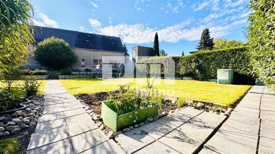 Solides Ein- bis Zweifamilienhaus mit großer Terrasse, Nebengebäude und opulenten Gartenbereich - Gartenbereich groß